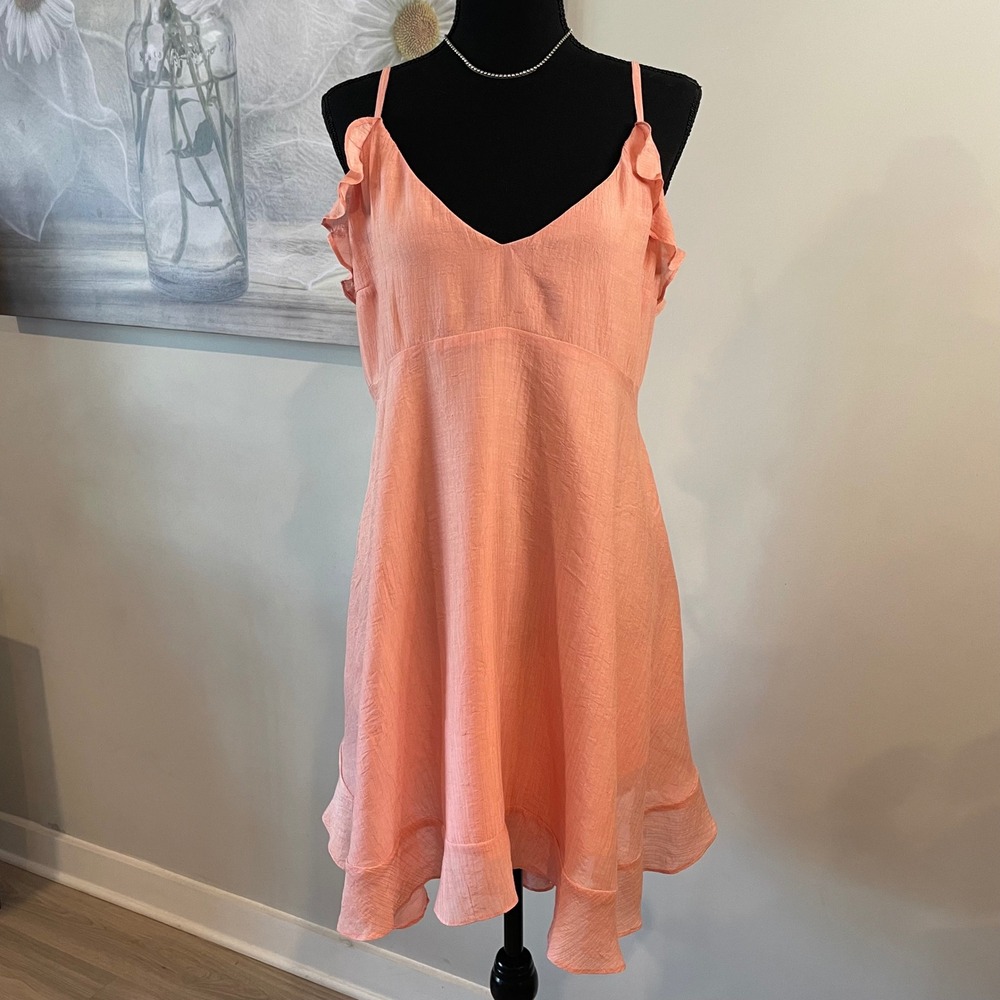 Les Soeurs Peach Ruffled High-Low Dress • Size Medium •Lined • Keyhole